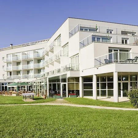 Novotel Senart Golf De Greenparc 4* Saint-Pierre-du-Perray